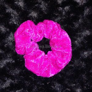 Bright Fuschia Velvet Scrunchie  -women's-  SC2946   Handmade NWT Boutique